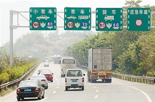 小区汽车限速多少(小区汽车限速的重要性及其影响,探究限速背后的意义) 小区汽车限速多少(小区汽车限速的重要性及其影响,探究限速背后的意义)