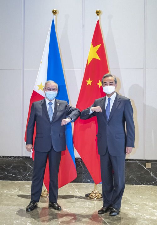 现场画面:王毅会见菲律宾外长 现场画面:王毅会见菲律宾外长